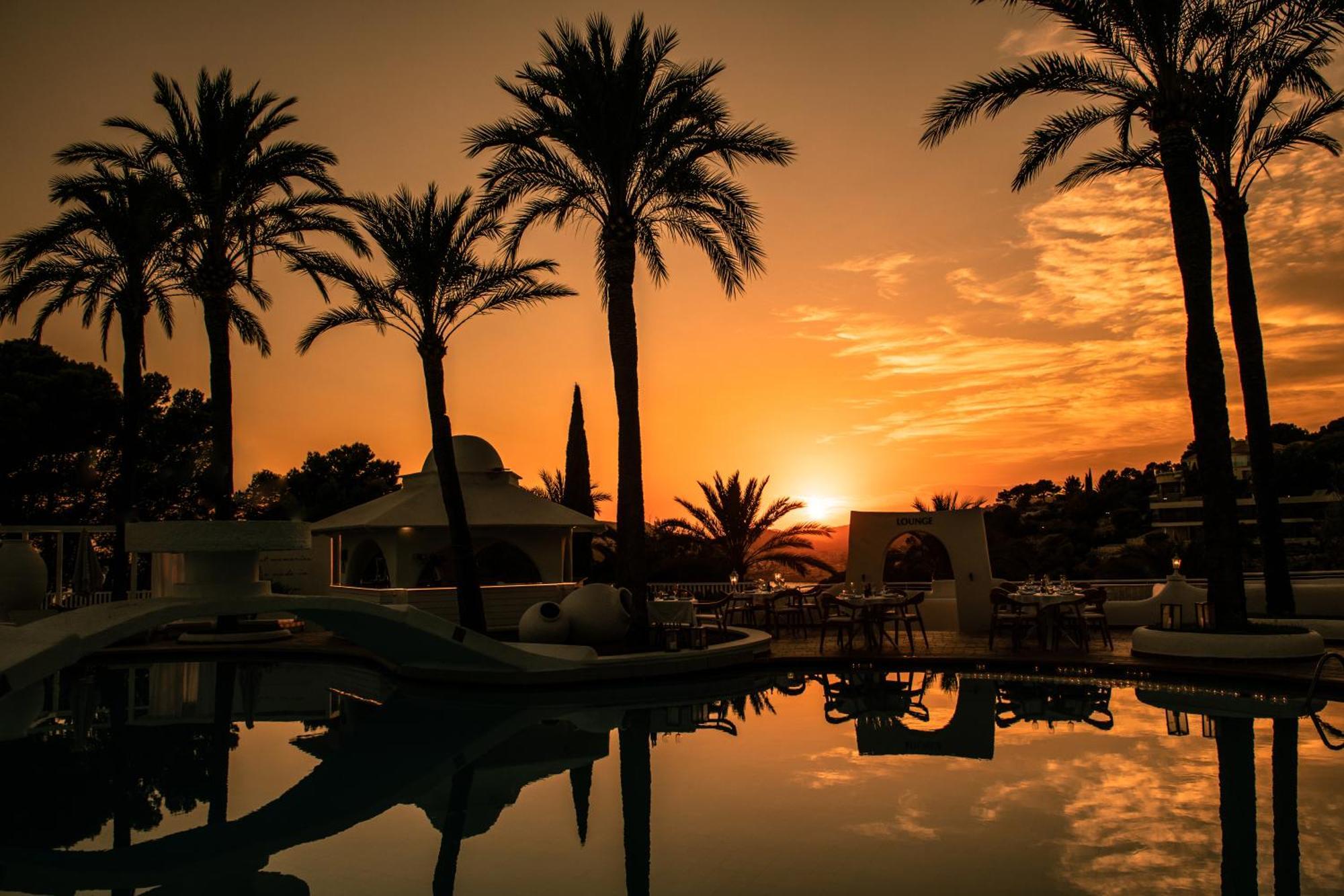Hilton Mallorca Galatzo ปาเกรา ภายนอก รูปภาพ Sunset at the resort