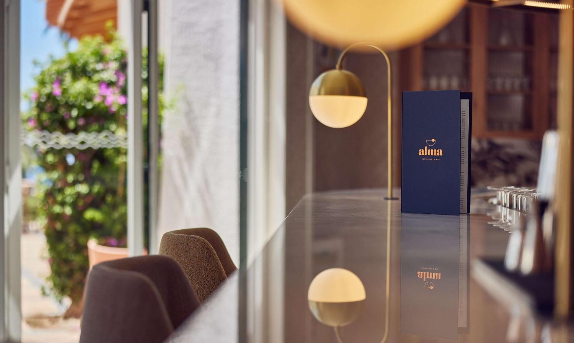 Hilton Mallorca Galatzo ปาเกรา ภายนอก รูปภาพ The menu at the restaurant
