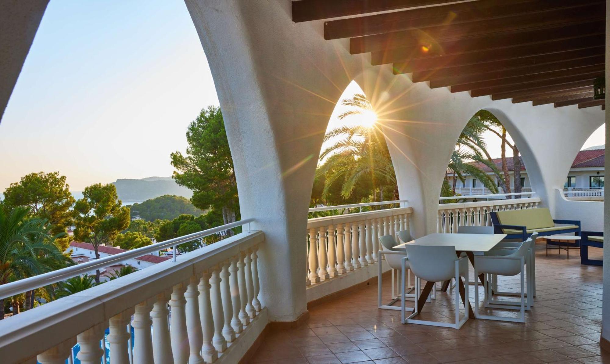 Hilton Mallorca Galatzo ปาเกรา ภายนอก รูปภาพ The terrace of the hotel