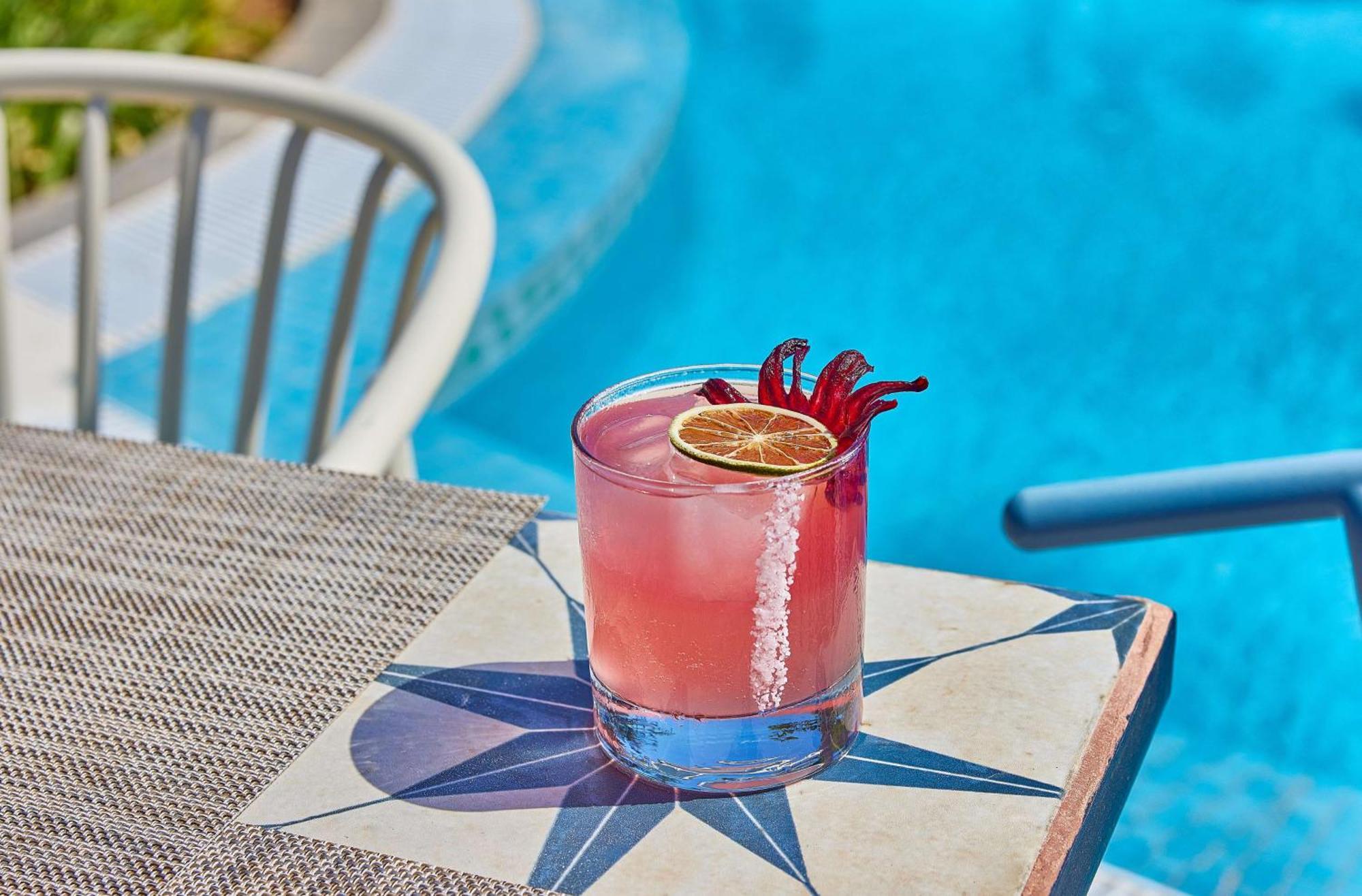 Hilton Mallorca Galatzo ปาเกรา ภายนอก รูปภาพ A pink margarita