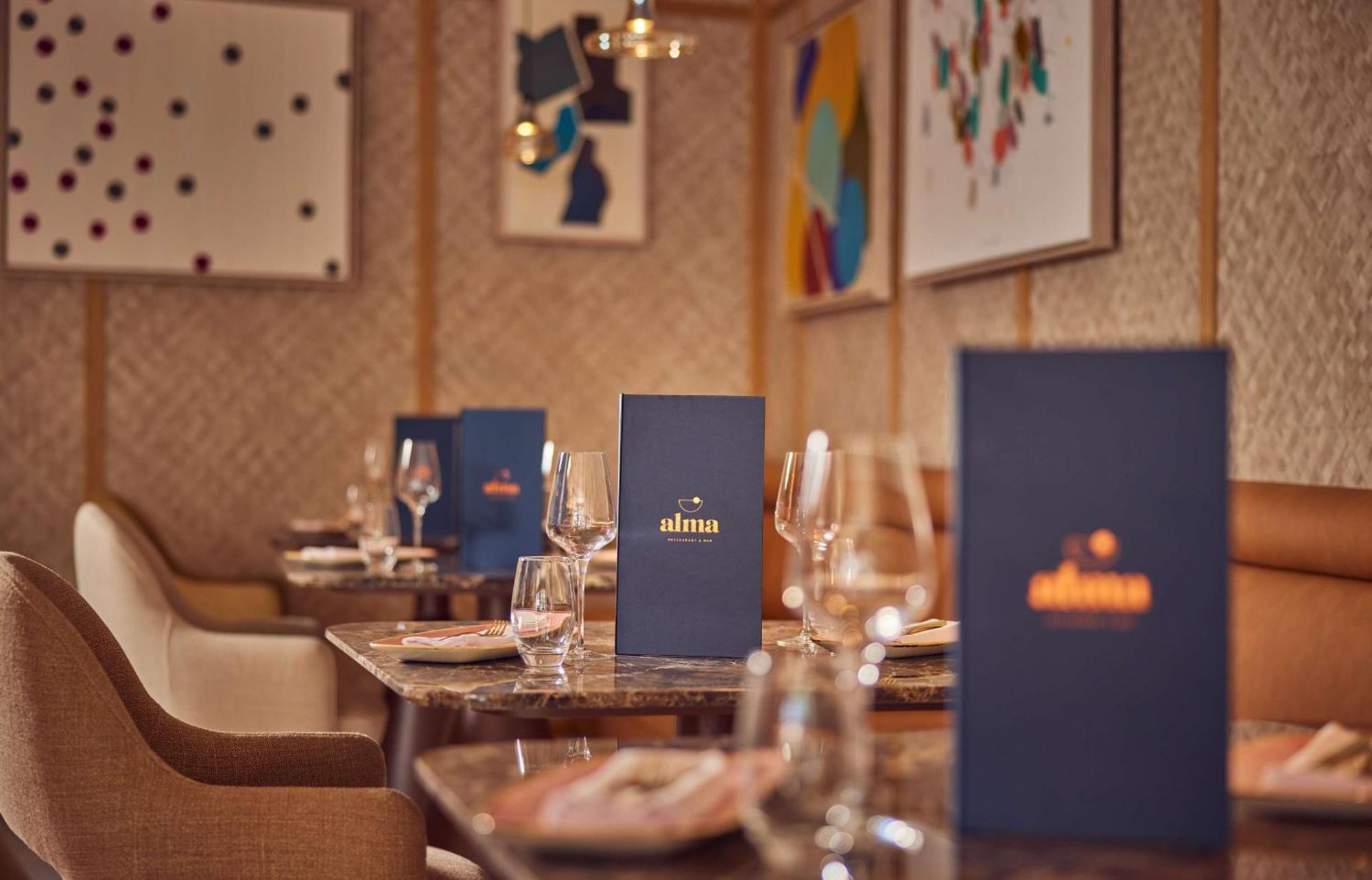 Hilton Mallorca Galatzo ปาเกรา ภายนอก รูปภาพ Interior of the restaurant