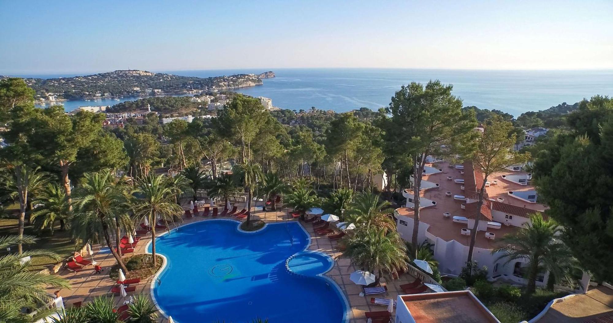 Hilton Mallorca Galatzo ปาเกรา ภายนอก รูปภาพ A swimming pool at a hotel in Mallorca, Spain