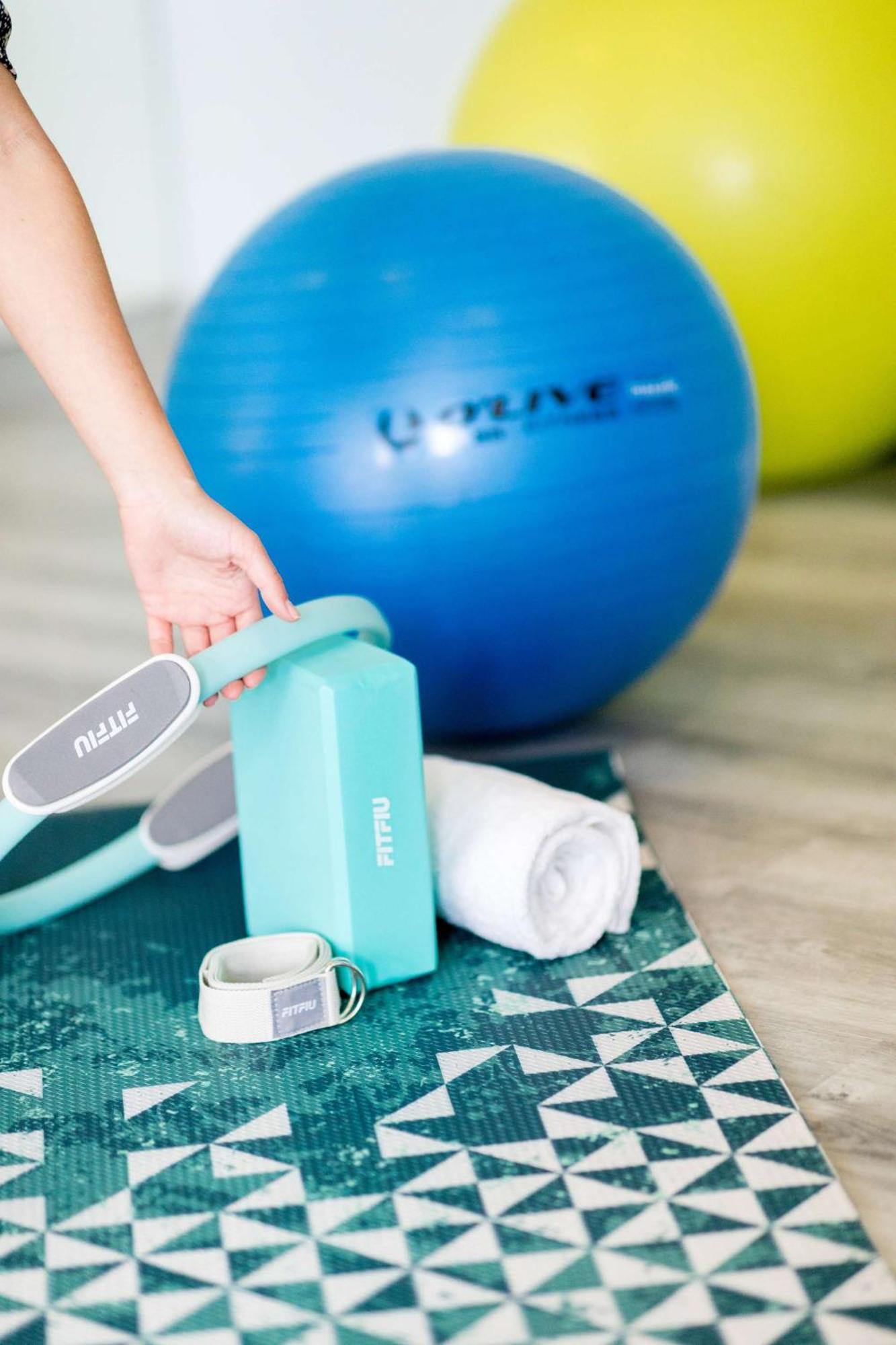 Hilton Mallorca Galatzo ปาเกรา ภายนอก รูปภาพ A yoga mat and a yoga ball
