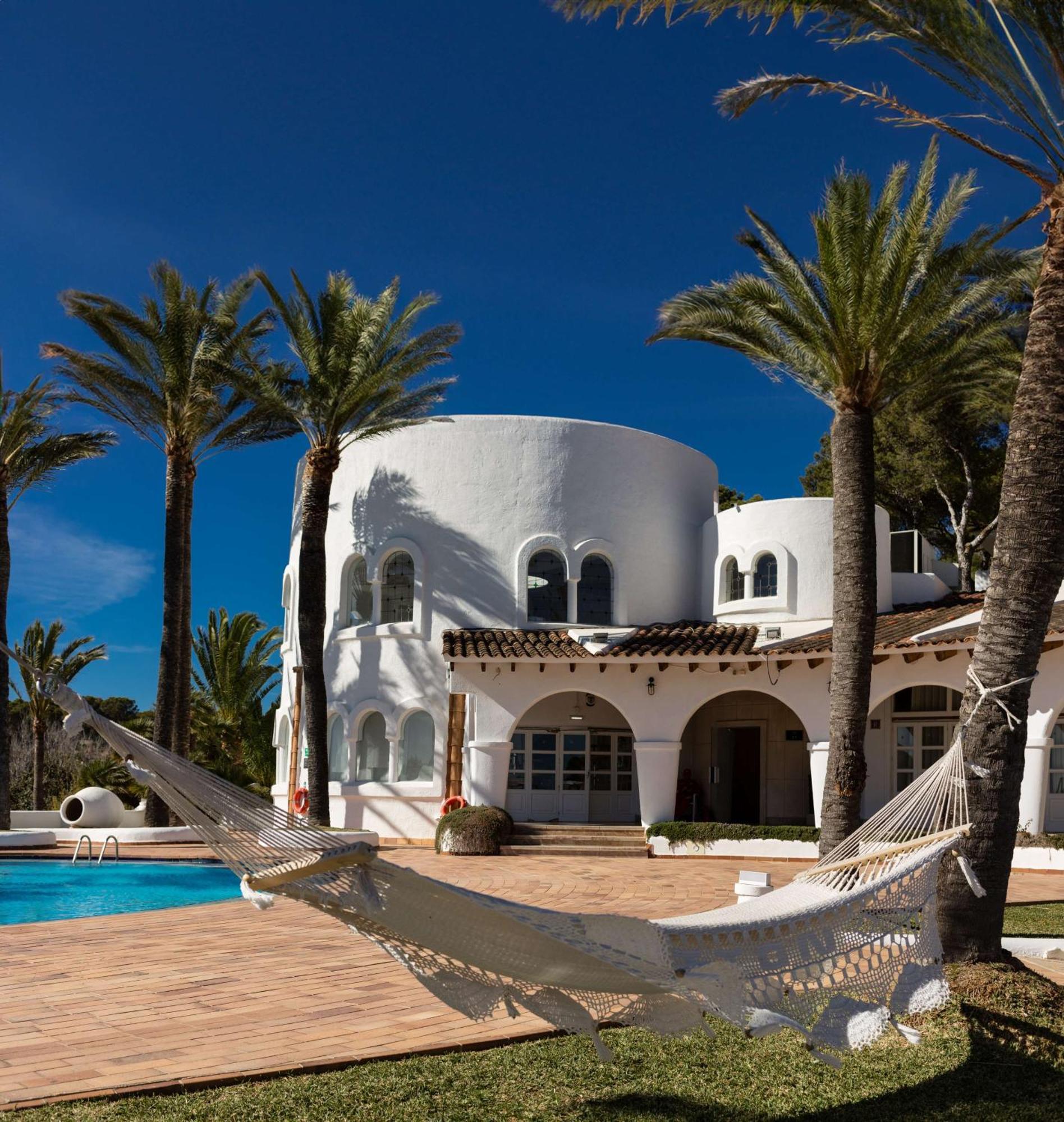 Hilton Mallorca Galatzo ปาเกรา ภายนอก รูปภาพ The hotel's main building